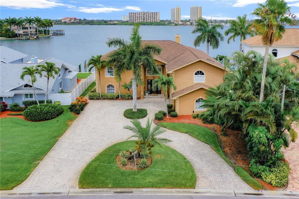 7809 10TH AVENUE S ST PETERSBURG, FL 33707