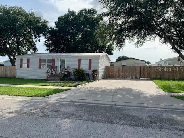 3925 KIAH DRIVE WESLEY CHAPEL, FL 33543