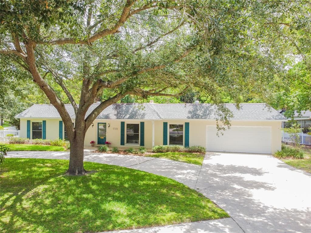 2542 LAKE ELLEN CIRCLE TAMPA, FL 33618