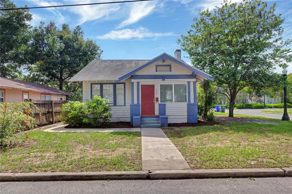 1501 BANKS PLACE LAKELAND, FL 33803