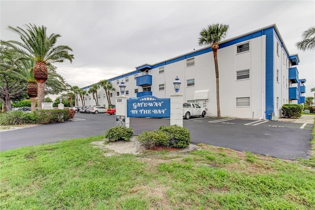 350 79TH AVENUE N UNIT 210 ST PETERSBURG, FL 33702