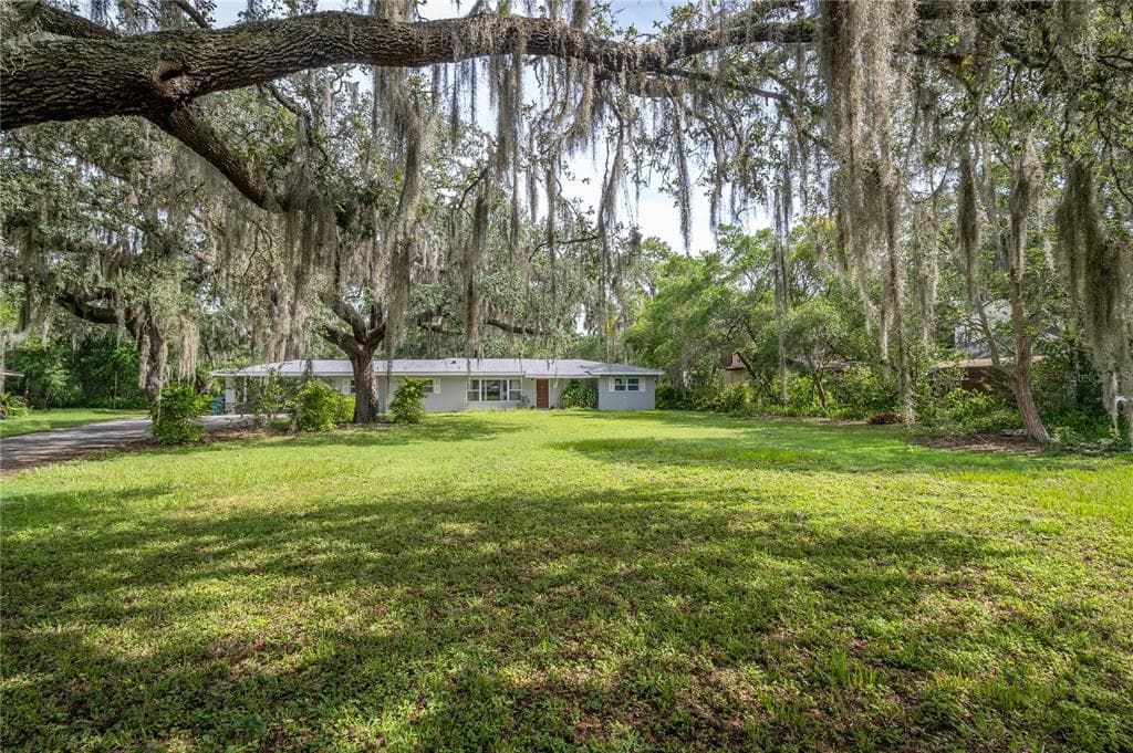 11927 RIVERHILLS DRIVE TEMPLE TERRACE, FL 33617