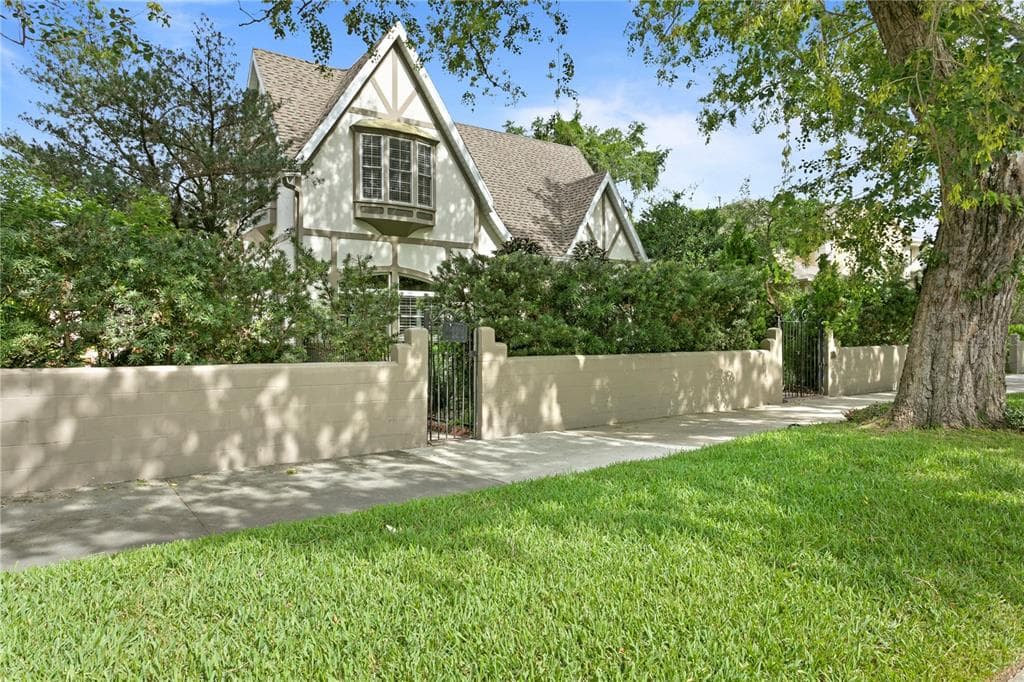 208 W DAVIS BOULEVARD TAMPA, FL 33606