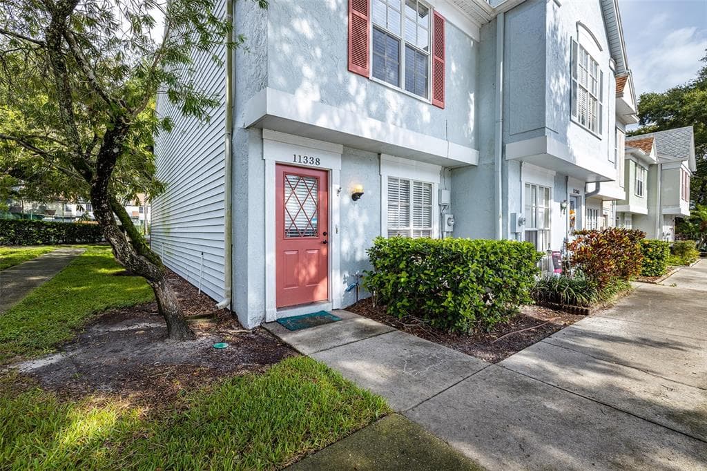 11338 GRANDVILLE DRIVE UNIT 02 TEMPLE TERRACE, FL 33617