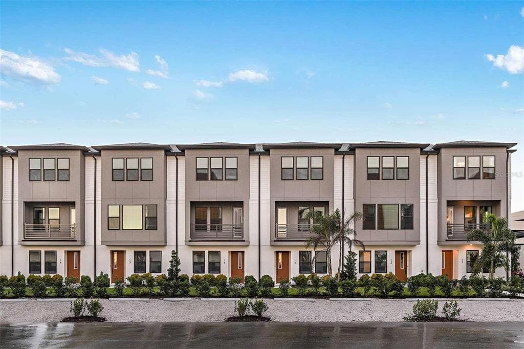 2511 N GRADY AVENUE UNIT 30 TAMPA, FL 33607