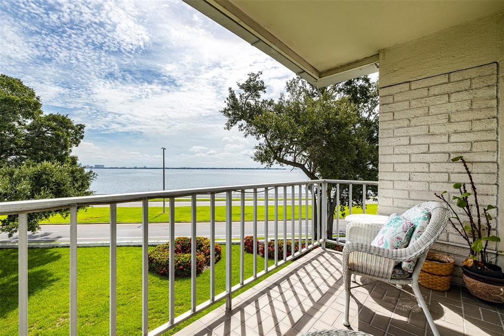 3325 BAYSHORE BOULEVARD UNIT B36 TAMPA, FL 33629