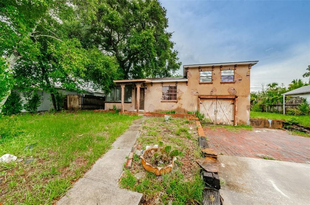 1304 WOODBINE STREET CLEARWATER, FL 33755