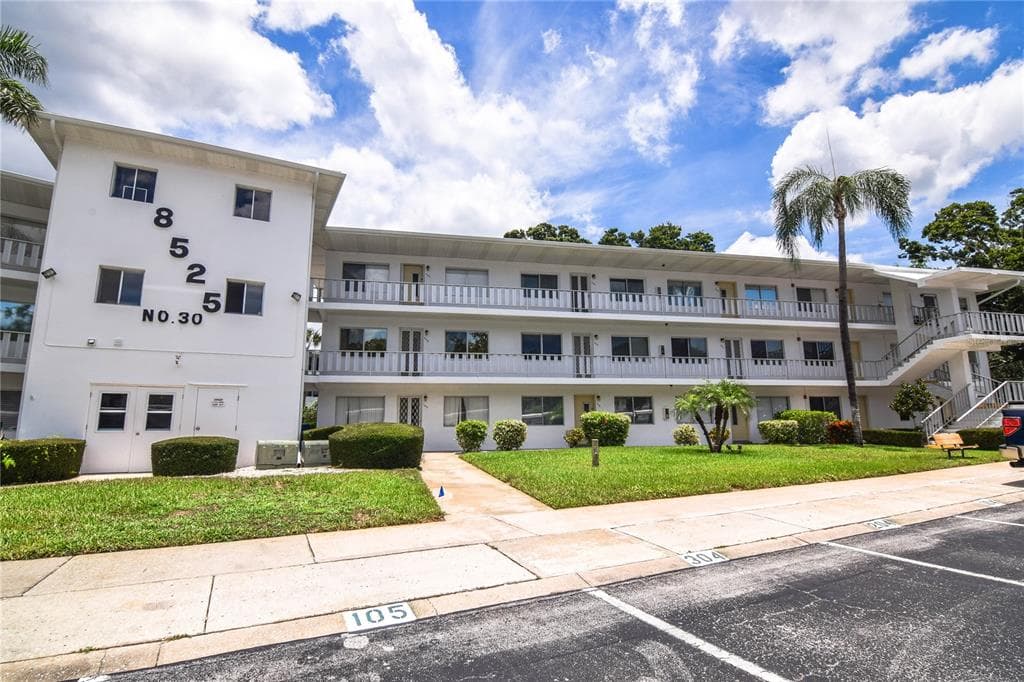 8525 111TH STREET UNIT 303 SEMINOLE, FL 33772