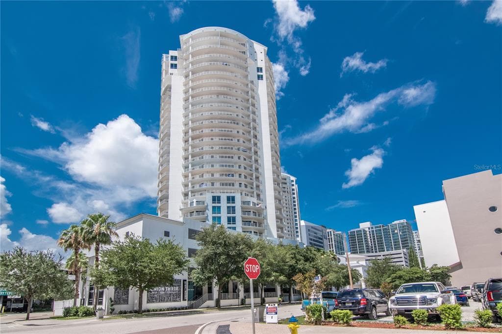 1209 E CUMBERLAND AVENUE UNIT 1801 TAMPA, FL 33602