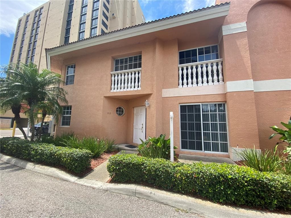 912 N SHORE DRIVE NE ST PETERSBURG, FL 33701