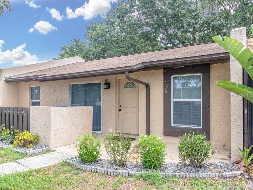 9967 88TH WAY SEMINOLE, FL 33777