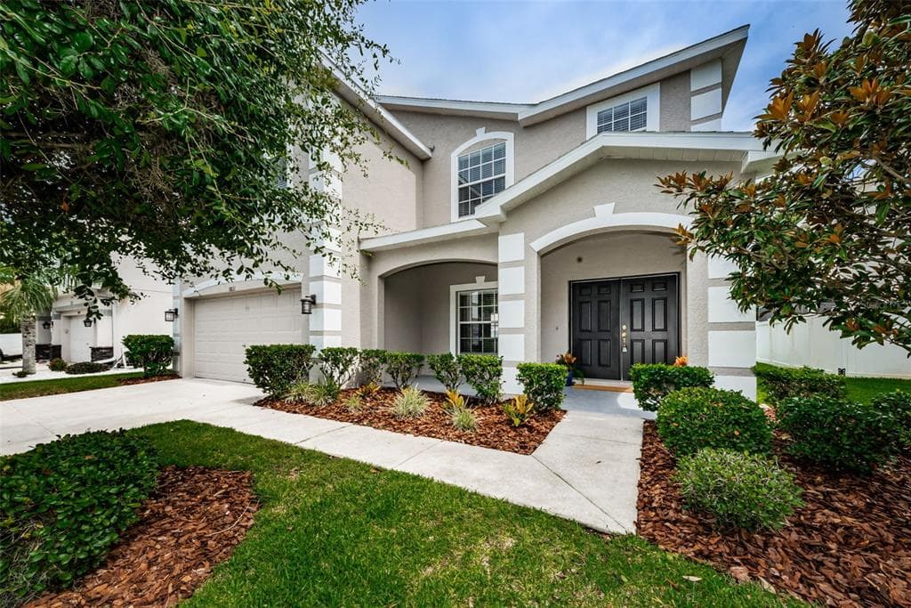 8821 N RIVER ROAD TAMPA, FL 33635