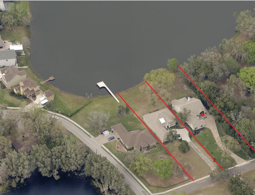 1221 LEISURE AVENUE TAMPA, FL 33613