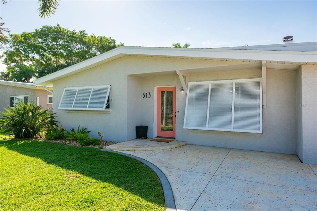 313 160TH TERRACE REDINGTON BEACH, FL 33708