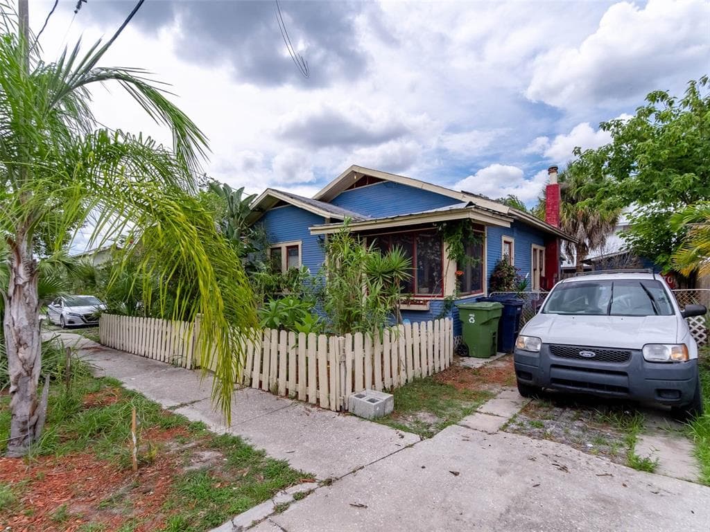 204 E CHELSEA STREET TAMPA, FL 33603