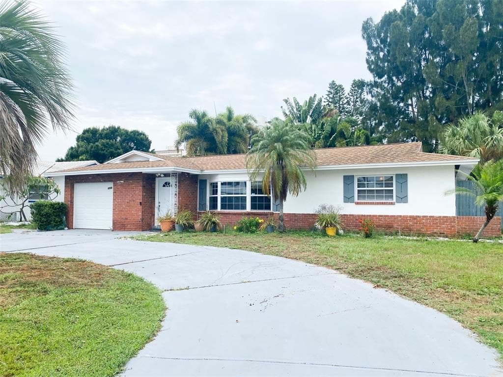 6735 W FLAMINGO WAY S ST PETERSBURG, FL 33707