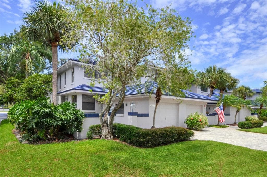 1672 WATERMARK CIRCLE NE ST PETERSBURG, FL 33702