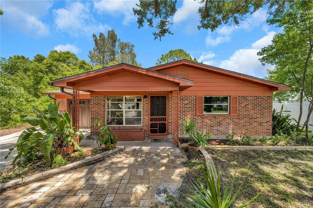 4923 CARLYLE ROAD TAMPA, FL 33615