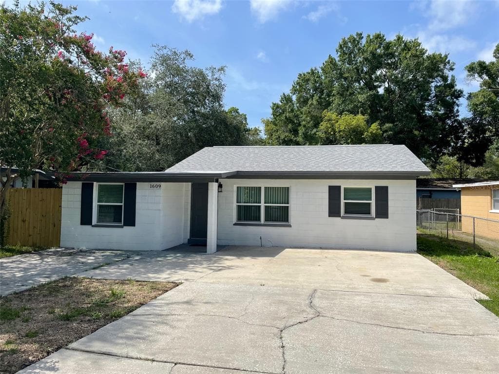 1609 E MAPLE AVENUE TAMPA, FL 33604