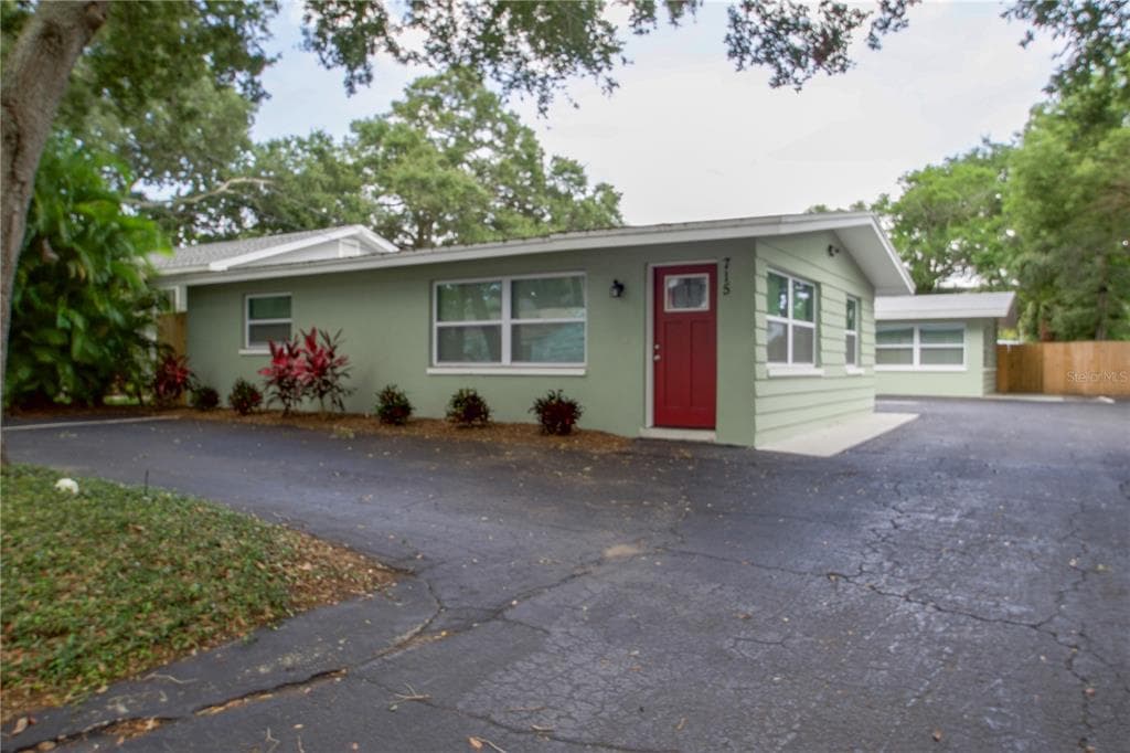 715 BAY STREET DUNEDIN, FL 34698