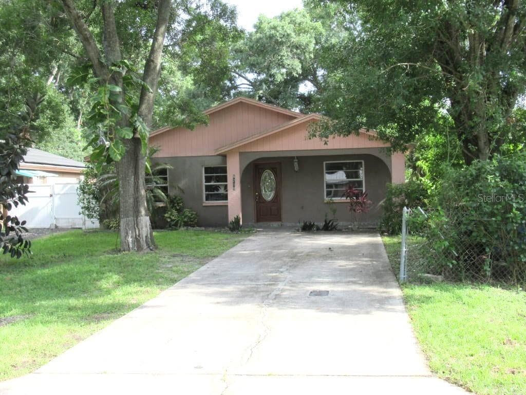 8708 FOUNTAIN AVENUE TAMPA, FL 33615