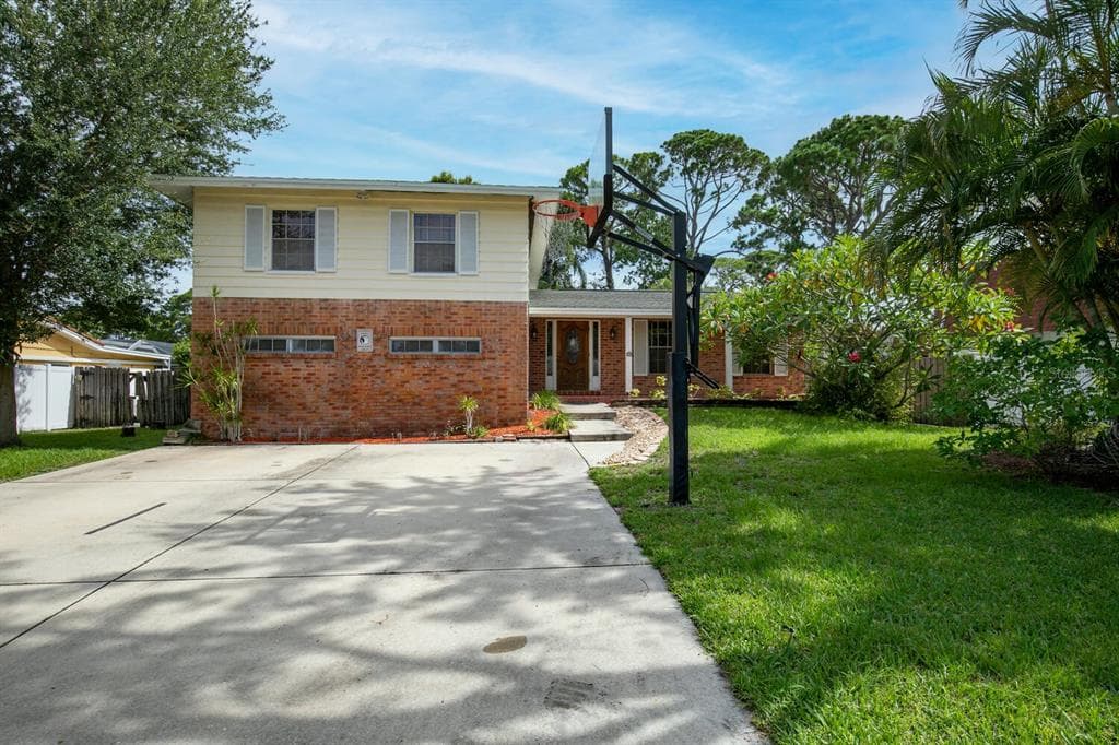 14201 82ND TERRACE SEMINOLE, FL 33776