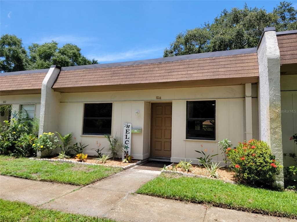 1614 FLINT DRIVE E UNIT B CLEARWATER, FL 33759