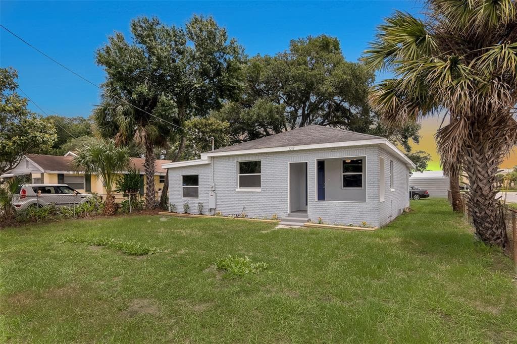 3216 E 11TH AVENUE TAMPA, FL 33605