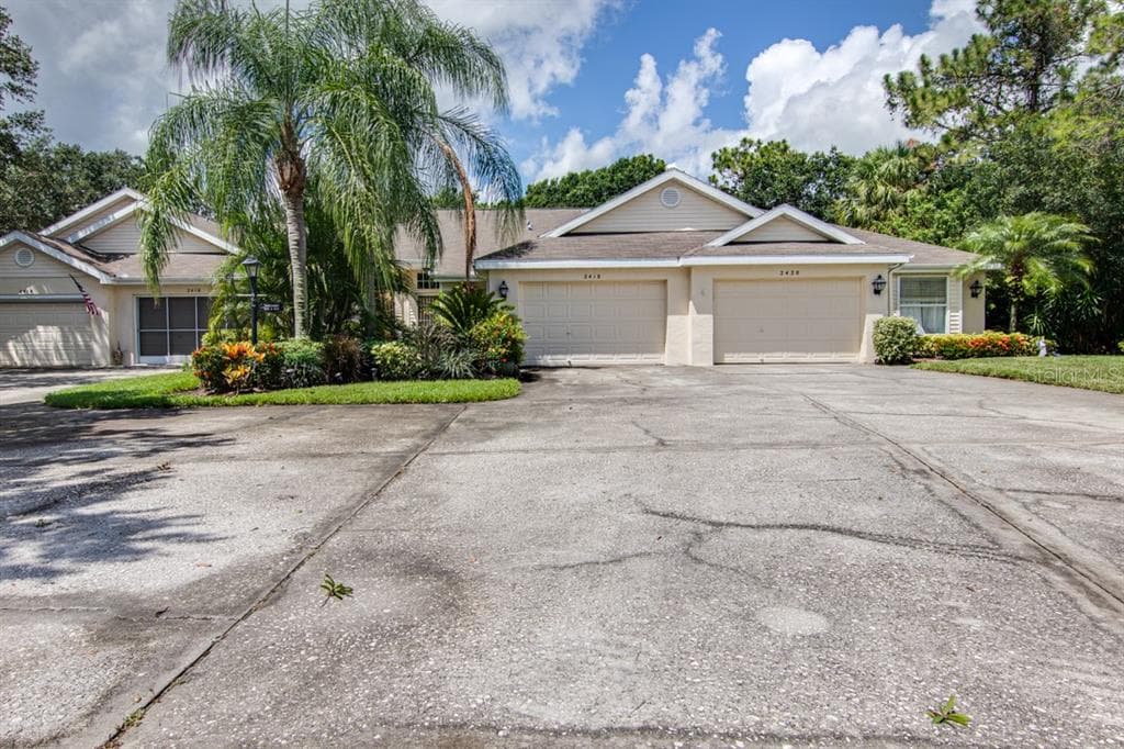 2418 NANTUCKET FIELD WAY UNIT 2418 SUN CITY CENTER, FL 33573