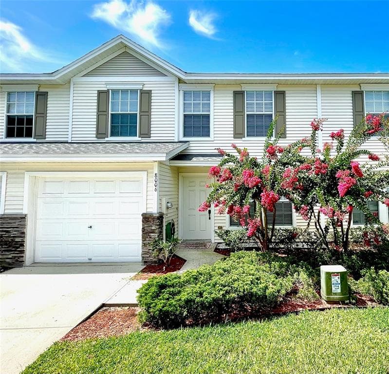 8006 LARRIOTT DRIVE LARGO, FL 33773