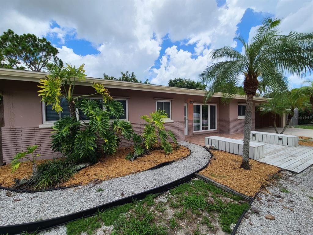 2612 ROSE STREET SARASOTA, FL 34239