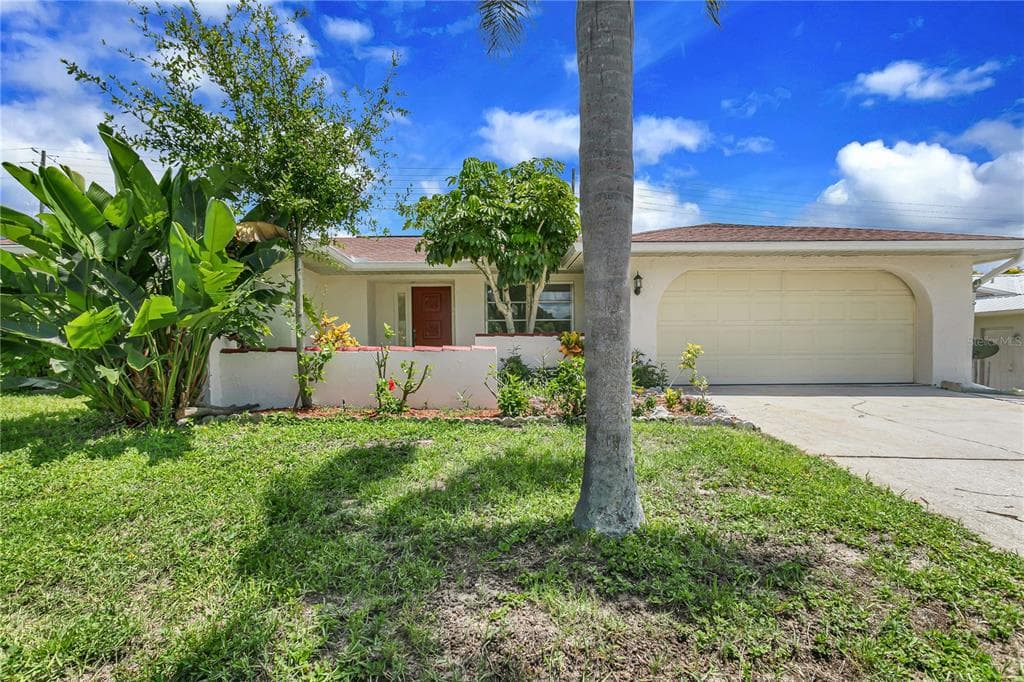 214 LEAFWOOD ROAD TARPON SPRINGS, FL 34689