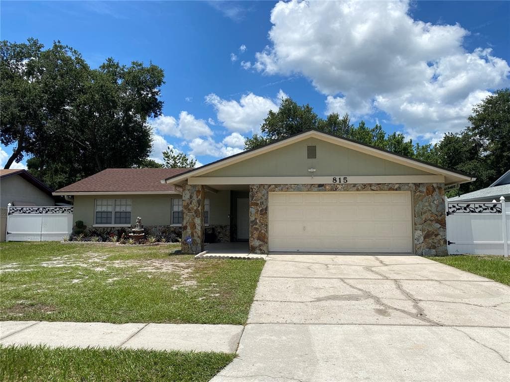 815 CONSTITUTION DRIVE TAMPA, FL 33613