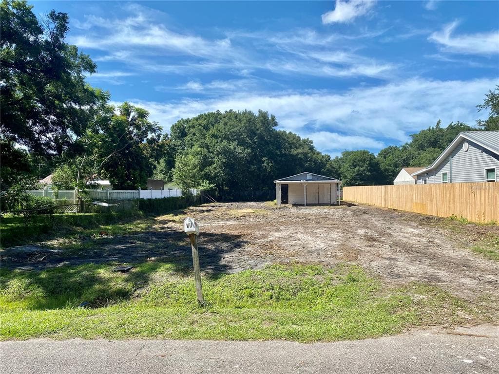 6809 NEW YORK DRIVE TAMPA, FL 33619
