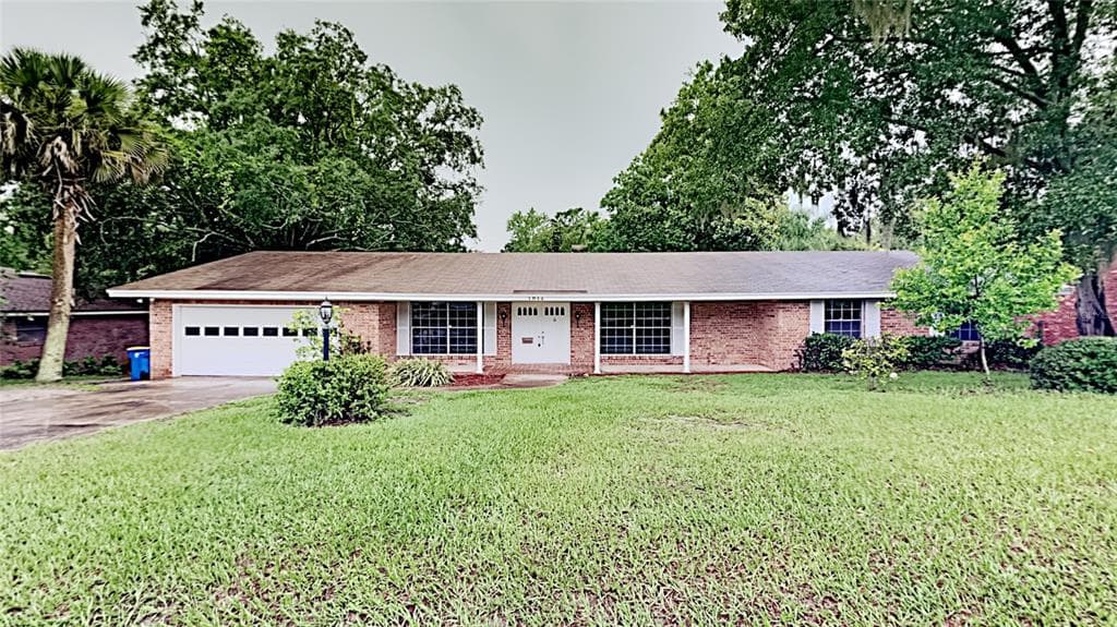 1914 WOODLEIGH DRIVE W JACKSONVILLE, FL 32211