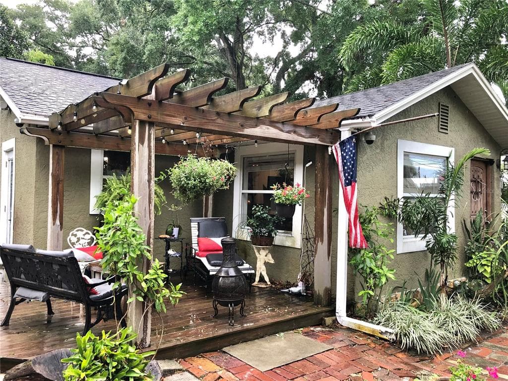 825 CAROLINA AVENUE TARPON SPRINGS, FL 34689