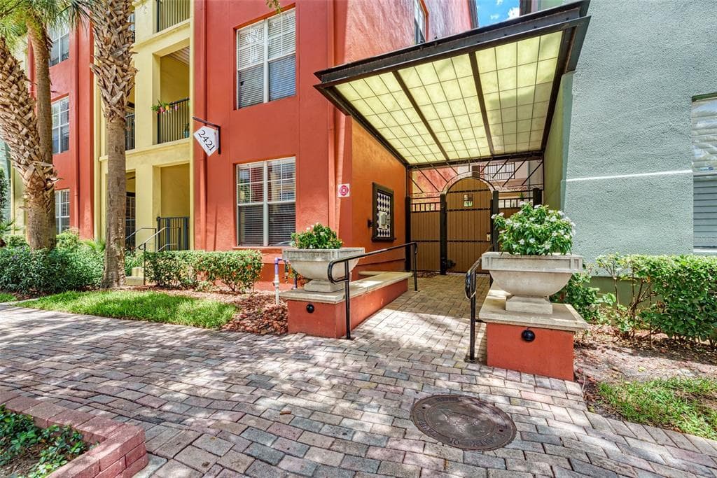 2421 W HORATIO STREET UNIT 824 TAMPA, FL 33609
