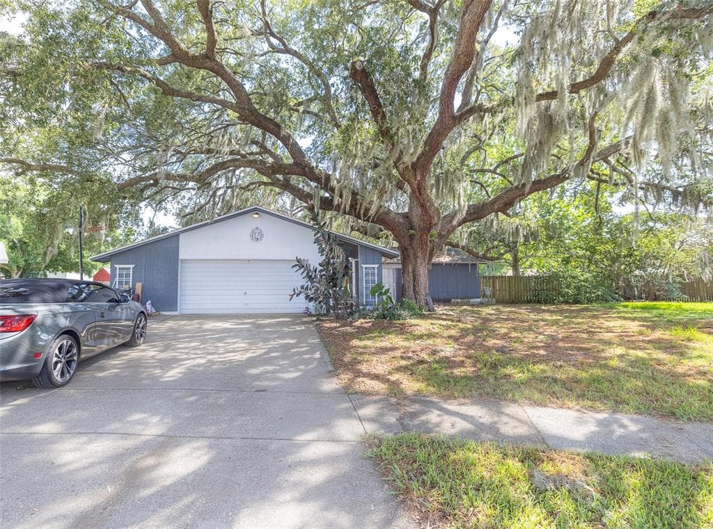 3811 LAKE GROVE COURT BRANDON, FL 33511