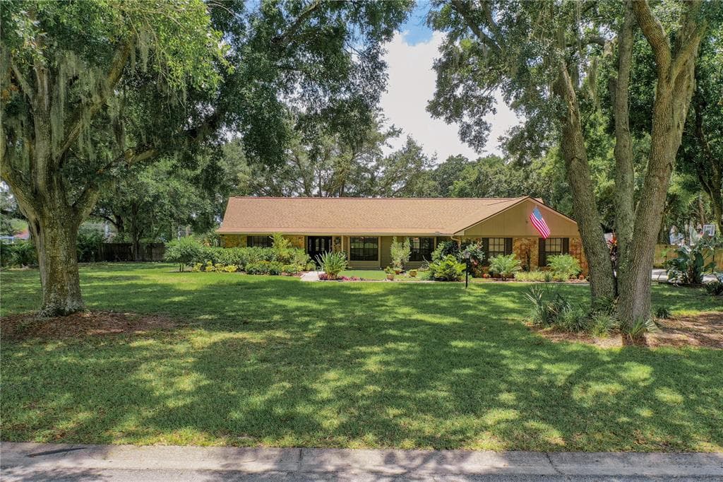 905 ARROWHEAD LANE