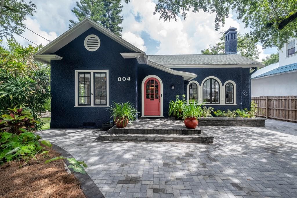 804 E HOLLYWOOD STREET TAMPA, FL 33604