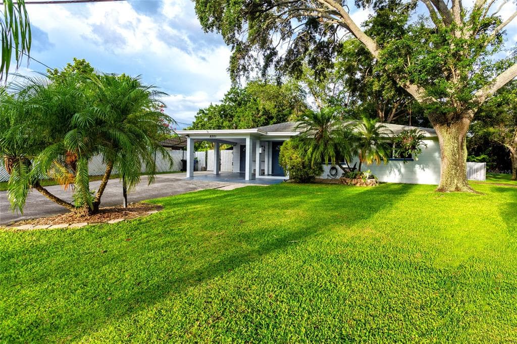 8201 WAVERLY ROAD N ST PETERSBURG, FL 33702
