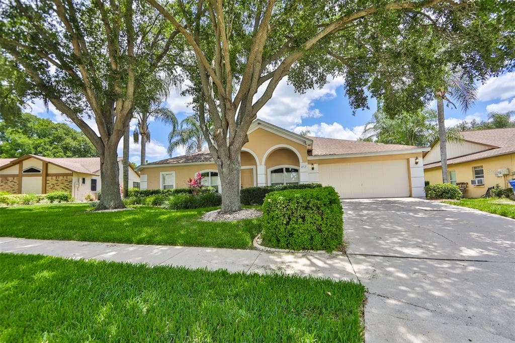 2712 CRESTFIELD DRIVE