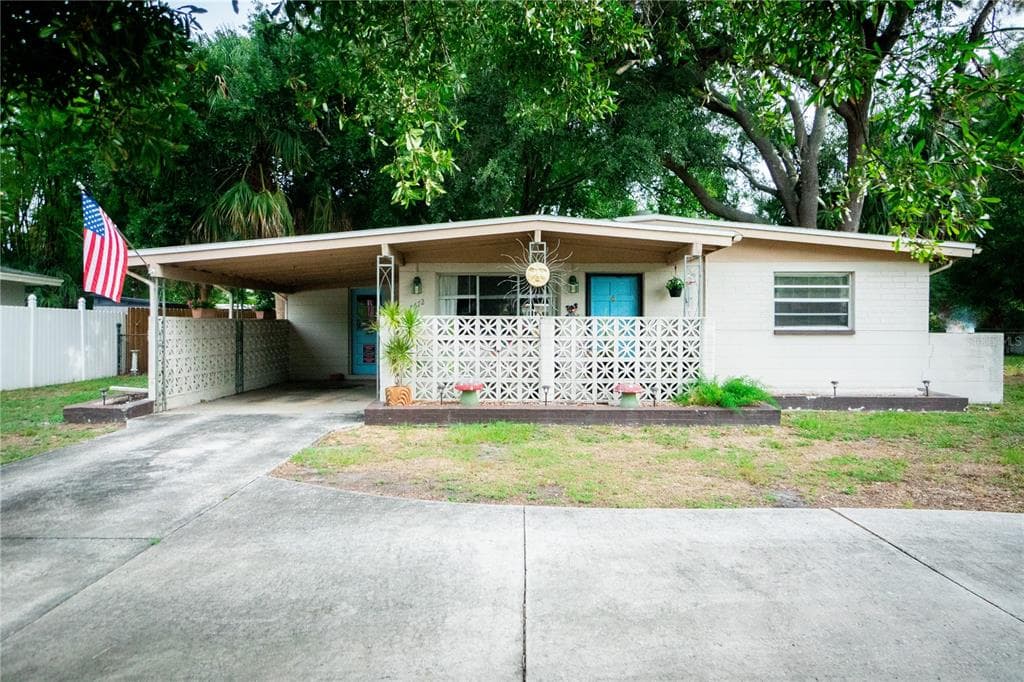 5672 KIWANIS PLACE NE ST PETERSBURG, FL 33703