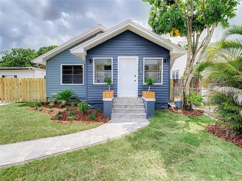2619 BAYSIDE DRIVE S ST PETERSBURG, FL 33705