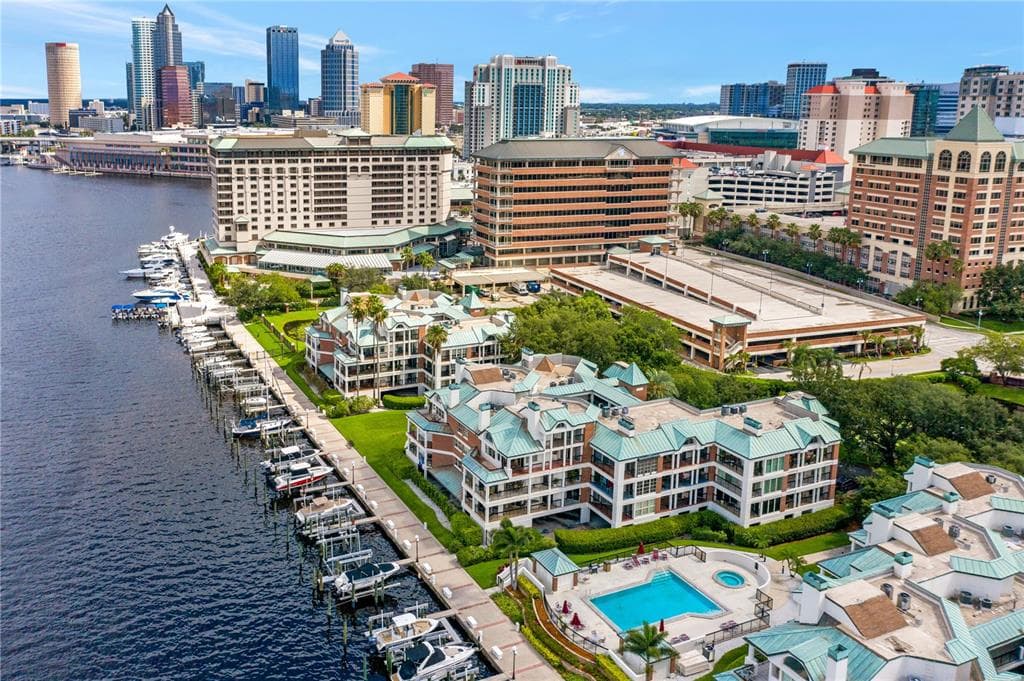 819 SEDDON COVE WAY UNIT 819 TAMPA, FL 33602