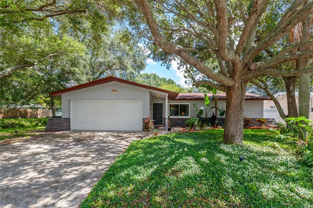 1090 5TH AVENUE NE LARGO, FL 33770