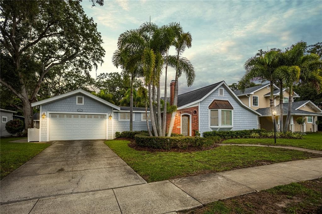 420 WILDWOOD WAY BELLEAIR, FL 33756
