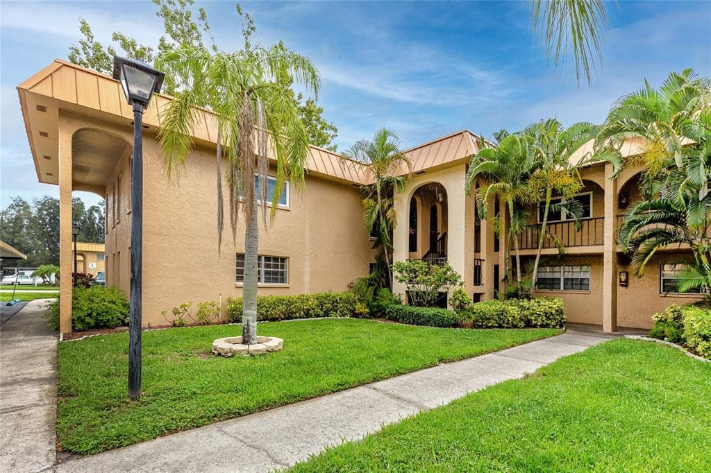 4500 E BAY DRIVE UNIT 125 CLEARWATER, FL 33764