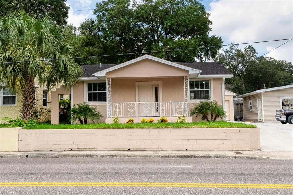 302 W SLIGH AVENUE
