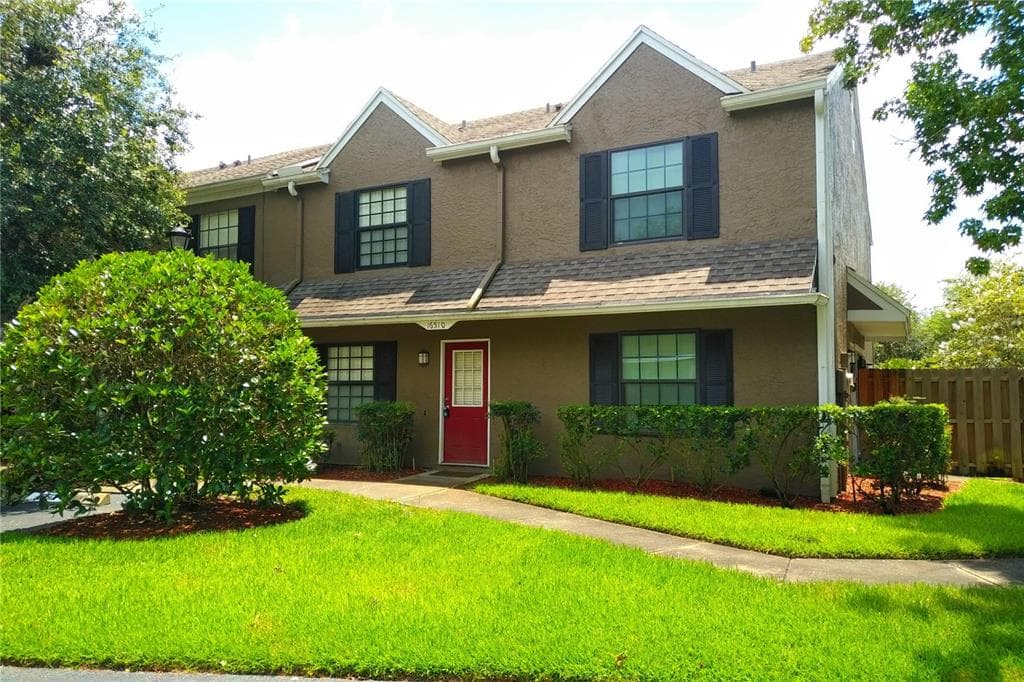 16510 LAKE BRIGADOON CIRCLE TAMPA, FL 33618